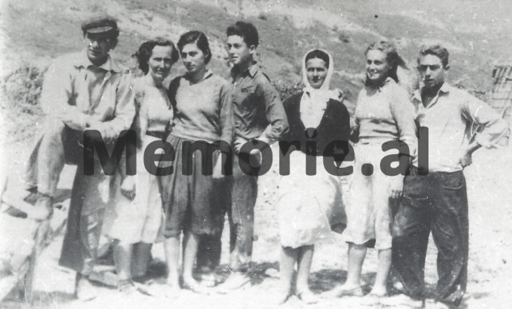 Ayollar uchun sexy erotik shou Porno videolar: Internetda uxlayotgan ayolni sikishdi