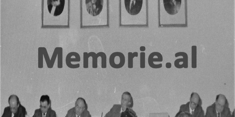 “Jo Sigurimi, por Partia zbuloi puçistët e Ballukut, sabotatorët e Këllezit, të artit e kulturës me Paçramin, Lubonjën e Kadarenë…”/ Dokumenti ‘Tepër sekret’, mbledhja e Byrosë, e ’82-it