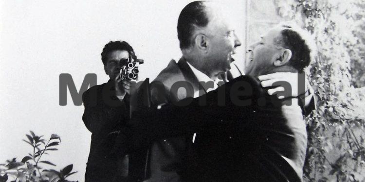 “Jo Sigurimi, por Partia zbuloi puçistët e Ballukut, sabotatorët e Këllezit, të artit e kulturës me Paçramin, Lubonjën e Kadarenë…”/ Dokumenti ‘Tepër sekret’, mbledhja e Byrosë, e ’82-it