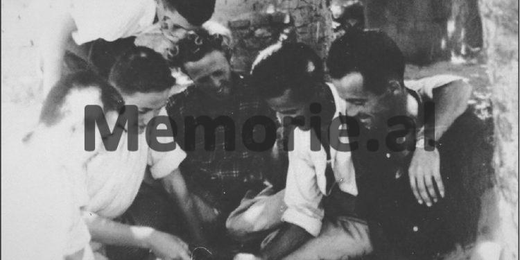 “Në Berat, komandanti i kampit, kapiten Pandi Anastasi, abuzonte me vajzat e internuara, duke…”/ Rrëfimi i Kristina Mark Gjomarkaj