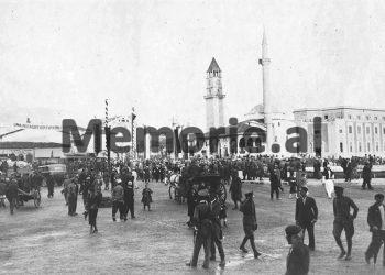 “Kur benzina u shtrenjtua, një shqiptari të squtë, i shkoi ndërmend të sjellë disa karroca kuajsh të përdorura italiane dhe…”/ Libri i suedezit që vizitoi Shqipërinë në ’35-ën