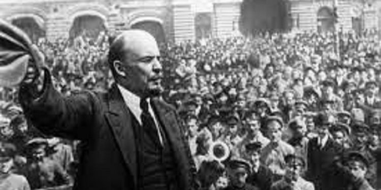 “Që në fillimin e viteve njëzetë, u kuptua që suksesi i eksperimentit komunist rus, do të ishte i pamundur dhe…” / A mund ta fshehim një totalitarizëm në hijen e një tjetri?