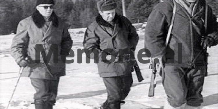 “Mehmet, cilët ishin ata shokë që kishin dijeni për fejesën e djalit tënd dhe nuk erdhën për…”/ Diskutimi i Enverit në mbledhjen e Byrosë, 17 dhjetor ‘81