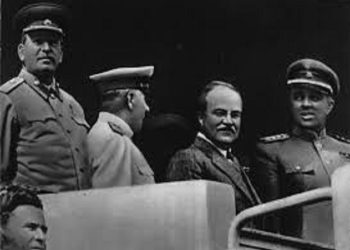 “Që në fillimin e viteve njëzetë, u kuptua që suksesi i eksperimentit komunist rus, do të ishte i pamundur dhe…” / A mund ta fshehim një totalitarizëm në hijen e një tjetri?