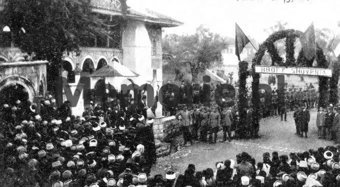 “Kur benzina u shtrenjtua, një shqiptari të squtë, i shkoi ndërmend të sjellë disa karroca kuajsh të përdorura italiane dhe…”/ Libri i suedezit që vizitoi Shqipërinë në ’35-ën