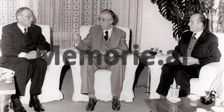 Autokritika e dytë e Mehmet Shehut: “I jam për jetë mirënjohës shokut Enver që s’më la të gaboja dhe familja ime është gati që…”/ Dokumenti ‘Tepër sekret’ 14 nëntor ‘81