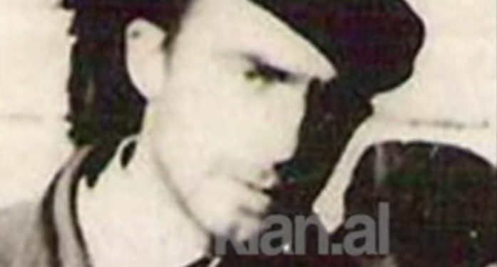 “Pasi ja shkulën me pinca dhëmbët e floririt, nënën e shtrinë për tokë në qeli dhe …”!/ Historia e tragjike e tiranasit që vuajti 27 vite në burgjet e Enver Hoxhës