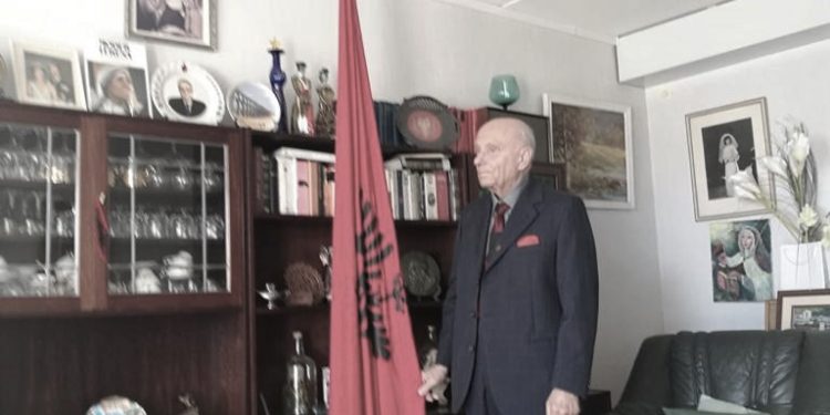 Historia e panjohur dhe karriera e gjatë profesionale, e gazetarit dhe shkrimtarit të famshëm suedez, SVEN AURÉN!