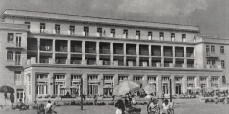 “Te Hotel ‘Adriatik’-u, krenaria e ‘Albturist’, uji vjen me cisternë, plazhi publik s’ka çadra, por çarçafë të lidhur në katër shkopinj dhe rroba banje të qepura vetë me…”!/ Libri i suedezit, në ’68-ën