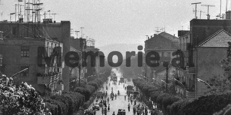 “Te Hotel ‘Adriatik’-u, krenaria e ‘Albturist’, uji vjen me cisternë, plazhi publik s’ka çadra, por çarçafë të lidhur në katër shkopinj dhe rroba banje të qepura vetë me…”!/ Libri i suedezit, në ’68-ën