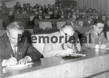 “Ka lajkaxhinj, në një mbledhje dikush ishte shprehur se; këtë e ka thënë strategu i madh i Shqipërisë, shoku Mehmet Shehu dhe…”! / Akuzat e Enverit në mbledhjen e Byrosë, 17 dhjetor ‘81