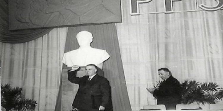 “Mehmet, më ke marrë leje mua si Komandant i Përgjithshëm, që ke shkuar te Shkolla e Partisë dhe ke folur…”?!/ Shpërthimi i Enverit në mbledhjen e Byrosë, 17 dhjetor ‘81