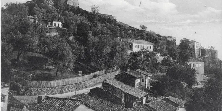 ”Pas vendosjes së Monarkisë, në Krujë vijnë emigrantë nga SHBA-ës, por ata nuk të ftojnë për ’koktail’, por për raki dhe kos të bardhë…”! / Libri i suedezit që vizitoi Shqipërinë në ’35-ën