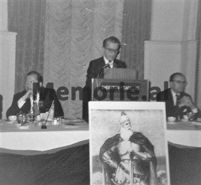 “Kur ‘Zëri i Popullit’ dhe ‘Veçernje Novosti’ e Beogradit, shkruanin njëkohësisht kundër Xhafer Devës…”/ Historia e panjohur e kreut të mërgatës antikomuniste