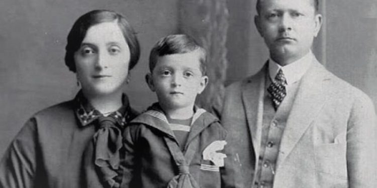 ”Në kafe ’Kursal’ vjen me një veturë blu, Lala, miku më i afërt i Ahmet Zogut, për të cilin gjuhët llafazane thonë…”/ Libri i suedezit që vizitoi Shqipërinë në ’35-ën