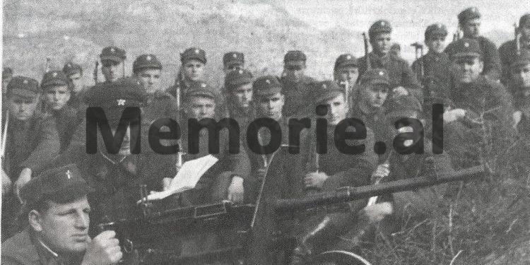 “Oficer Nasi Bakuli, duhet të jetë agjent, pasi ai thotë se udhëheqësi kryesor i Partisë…”!/ Maj ’82, denoncimi për komandantin e artilerisë në Peqin
