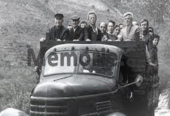 “Te Hotel ‘Adriatik’-u, krenaria e ‘Albturist’, uji vjen me cisternë, plazhi publik s’ka çadra, por çarçafë të lidhur në katër shkopinj dhe rroba banje të qepura vetë me…”!/ Libri i suedezit, në ’68-ën