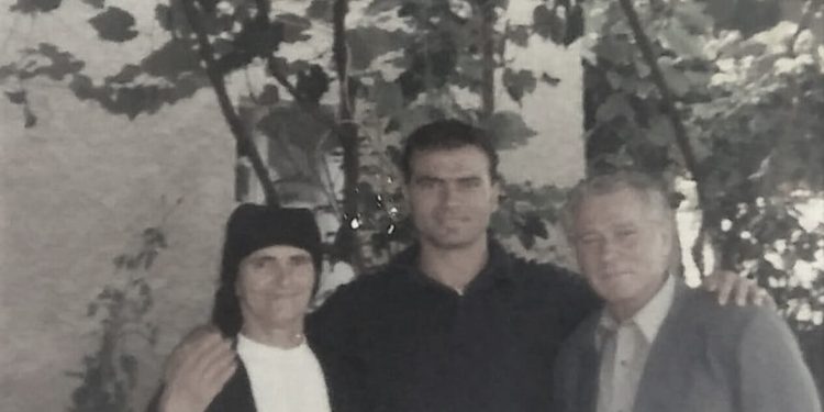 “Gjumi i shprishun i tim-eti, prej ëndrrës me dajën e vet, që komunistët e lanë tre ditë var në litar…”!/ Përjetimi, nga vizita e fundit n’Parma, e Bardhok Melyshit!