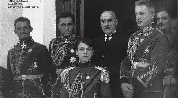 ”Në kafe ’Kursal’ vjen me një veturë blu, Lala, miku më i afërt i Ahmet Zogut, për të cilin gjuhët llafazane thonë…”/ Libri i suedezit që vizitoi Shqipërinë në ’35-ën