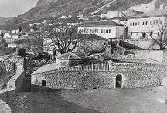 ”Pas vendosjes së Monarkisë, në Krujë vijnë emigrantë nga SHBA-ës, por ata nuk të ftojnë për ’koktail’, por për raki dhe kos të bardhë…”! / Libri i suedezit që vizitoi Shqipërinë në ’35-ën