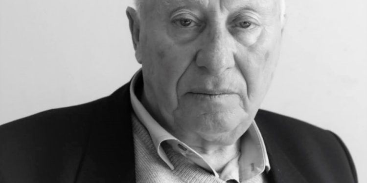 “Pas debateve që babai pati me Nexhmije Hoxhën te ‘Zëri popullit’, ku ai ishte shef redaksie, u arrestua nga Sigurimi dhe në qeli, i…”! Historia tragjike e gazetarit nga Çamëria