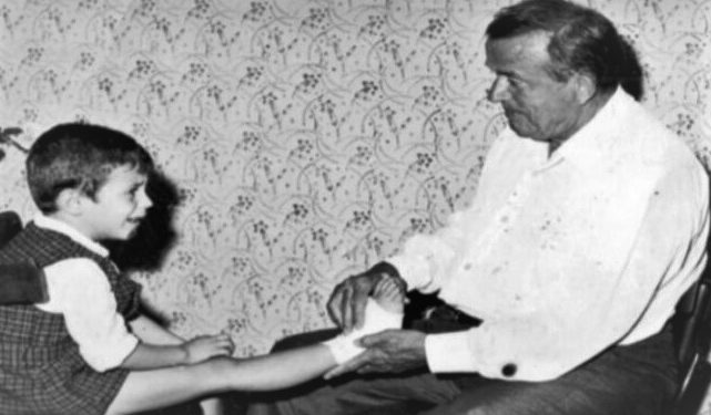 Rrugëtimi im i gjatë në gjurmët e babait, Cen Bulkut të Shijakut dhe fjala e artë që morëm: “Faleminderit Doktor”!