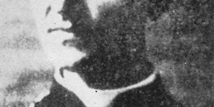 “Ngjitë me Kishën Katolike në Tiranë, zotnijtë Koja dhe Curri, mbajnë një kafe me emnin ‘Drita’, e cila n’fakt ka pamjen e një bordeli, ku vajza të reja…”!/ Zbulohet letra e Dom Shtjefën Kurtit