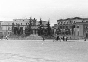 “Myrteza Bajraktari tha se: bashkimi i Kosovës me Shqipërinë, duhet pritur vetëm nga ndihma që do japë Gjermania …”/ Raporti i “Korabit”, në kampin e Semanit