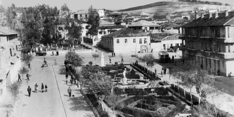 “Në kampin e Çermës, emigranti L.J., nga Dibra e Madhe, me pseudonimin ‘Molla’, tha për Myrteza Bajraktarin…”! / Dokumenti i kolonelit të Sigurimit