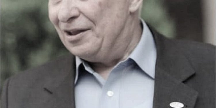 “Pas debateve që babai pati me Nexhmije Hoxhën te ‘Zëri popullit’, ku ai ishte shef redaksie, u arrestua nga Sigurimi dhe në qeli, i…”! Historia tragjike e gazetarit nga Çamëria