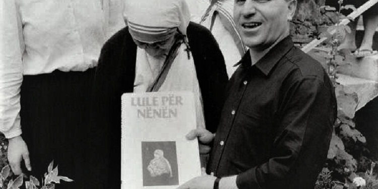 “Kur e shoqëroja Nënën Terezë në Oslo, ku ajo do merrte çmimin ‘Nobel’, atë e intervistuan dy gazetarë rusë, të cilët i thanë…”/ Dëshmia e rrallë e Dom Lush Gjergjit nga Kosova