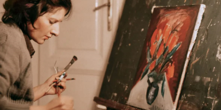 “Ju tregoj Beogradin e fëmijrisë time dhe si u ngritëm në protesta kundër Marshallit Tito në ’68-ën, i cili na…”/ Kujtimet e piktores së njohur, që u ‘divorcua’ nga dy prindërit e saj komunistë