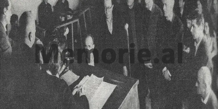 “Për emigracionin shqiptar, Vatikani ka dërguar priftërinj dhe ka çelur kisha në SHBA-ës, Francë, Gjermani, etj., kurse në Romë ka dërguar tre…”/ Relacioni sekret i Drejtorit të Zbulimit në ’74-ën