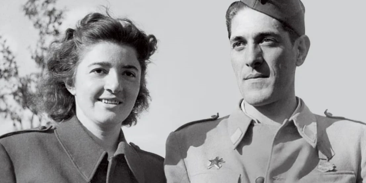 “Ju tregoj Beogradin e fëmijrisë time dhe si u ngritëm në protesta kundër Marshallit Tito në ’68-ën, i cili na…”/ Kujtimet e piktores së njohur, që u ‘divorcua’ nga dy prindërit e saj komunistë