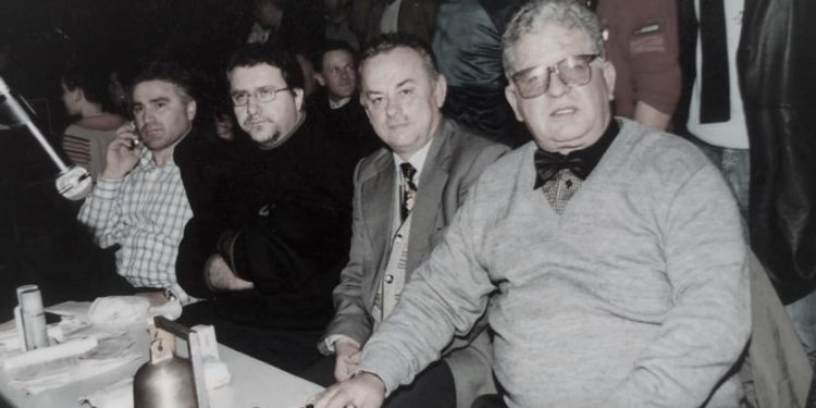 Babai im, Cen Bulku i Shijakut, me duart e tij të arta shëroi rreth gjysëm milion pacientë dhe unë ndoqa rrugën e tij, ku prej 60 vitesh, vazhdoj të shërbej si ortoped