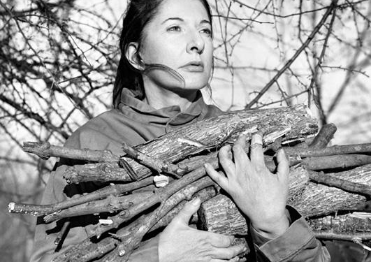 “Ju tregoj Beogradin e fëmijrisë time dhe si u ngritëm në protesta kundër Marshallit Tito në ’68-ën, i cili na…”/ Kujtimet e piktores së njohur, që u ‘divorcua’ nga dy prindërit e saj komunistë