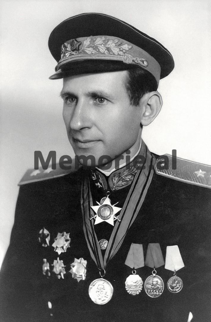 Lesli Enn Down yalangoch Porno film U mening qaynonam