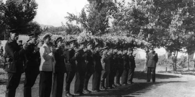 “Rexhep Ayn Lajçi, duhet të jetë agjent i Zbulimit Jugosllav që vepron nëpërmjet Turqisë kundër vendit tonë, prandaj, Aishe Sh. dhe Sterjo Spase…”/ Udhëzimet e shefit të Sigurimit në ’83-in