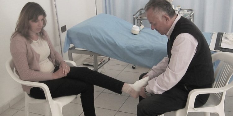 Babai im, Cen Bulku i Shijakut, me duart e tij të arta shëroi rreth gjysëm milion pacientë dhe unë ndoqa rrugën e tij, ku prej 60 vitesh, vazhdoj të shërbej si ortoped