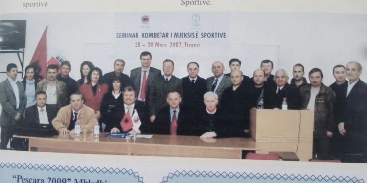 Babai im, Cen Bulku i Shijakut, me duart e tij të arta shëroi rreth gjysëm milion pacientë dhe unë ndoqa rrugën e tij, ku prej 60 vitesh, vazhdoj të shërbej si ortoped