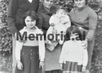 “Tmerri më i madh, ishte demaskimi publik, si me familjen Tasi, ku vetëm pse njeri prej tyre s’përplasi duart për fjalimin e Enverit, turma e egërsuar e goditi me…” !/ Dëshmitë e rralla të Eugjen Merlikës