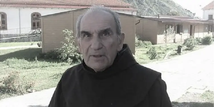 “Një nga meritat kryesore të kujtimeve të At Zef Pllumit, të qëndruarit besnik ngjarjeve në pasqyrimin e tyre, si p.sh., takimi me Mehmet Shehun dhe…”/ Refleksione për veprën “Rrno vetëm për me tregue”