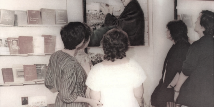 “Ndalohen të hyjnë në RPSH-së, persona të huaj që me paraqitjen e jashtme, bien ndesh me moralin tonë socialist, si p.sh., burra me flokë si të grave…”/ Zbulohet urdhëresa e Kadri Hazbiut, në ’73-in