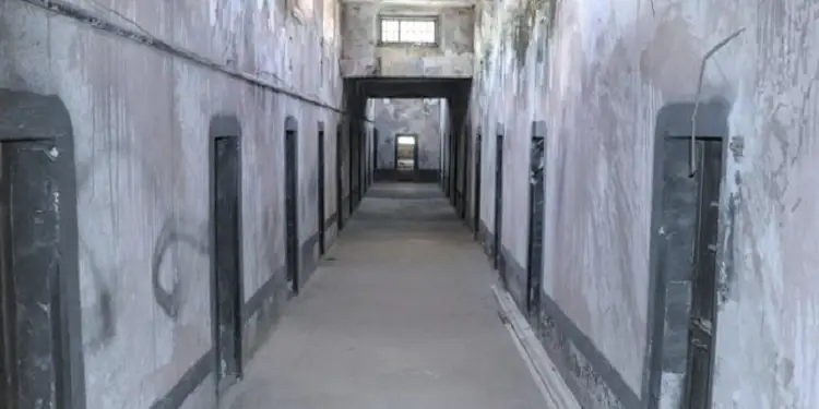 “Diktatura e proletariatit, vazhdimisht do të prodhonte ‘armiq të betuar’, ajo nuk do të ndalej përpara asnjë lloj krimi…”?/ Dëshmitë e njeriut që vuajti 20 vite burg politik dhe u nda sot nga jeta