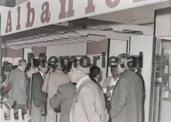 “Ndalohen të hyjnë në RPSH-së, persona të huaj që me paraqitjen e jashtme, bien ndesh me moralin tonë socialist, si p.sh., burra me flokë si të grave…”/ Zbulohet urdhëresa e Kadri Hazbiut, në ’73-in