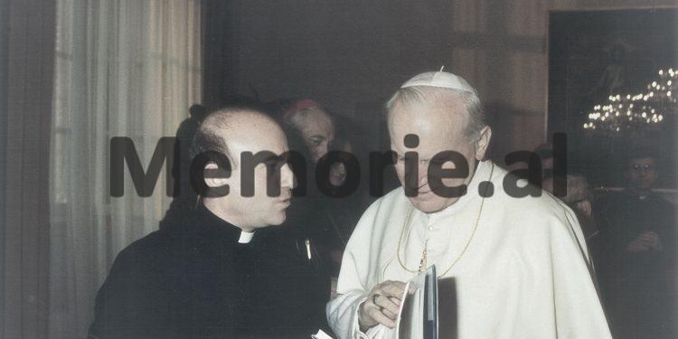 “Kur e shoqëroja Nënën Terezë në Oslo, ku ajo do merrte çmimin ‘Nobel’, atë e intervistuan dy gazetarë rusë, të cilët i thanë…”/ Dëshmia e rrallë e Dom Lush Gjergjit nga Kosova