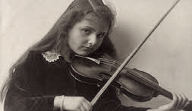 “Me gjenialitetin e saj si violiniste dhe drejtuese e orkestrës së grave në kampin nazist të Aushvicit, Alma Rose i magjepsi SS-ët, por ata e…”/ Historia tragjike e vajzës me origjinë hebreje