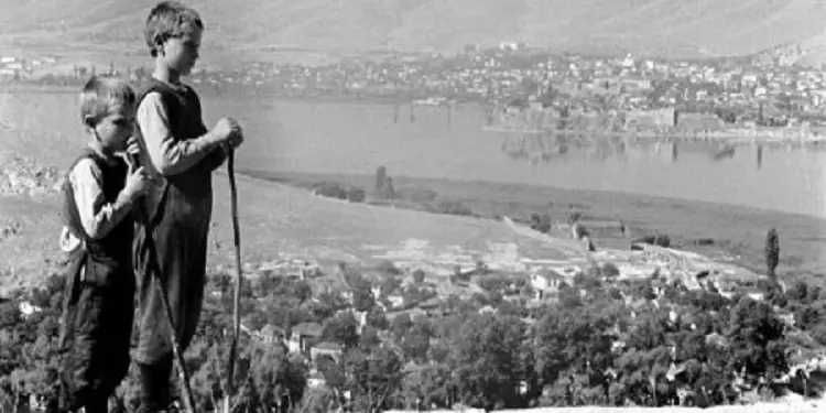 “Komandant Tasi, kapter Zeneli, rreshter Hitoja, tetar Aliu, polic Skënderi, ishin në garë të vazhdueshme me njëri tjetrin, kush shpik torturën më…” / Kujtimet e ish-të burgosurit, për “Kënetën e vdekjes”!