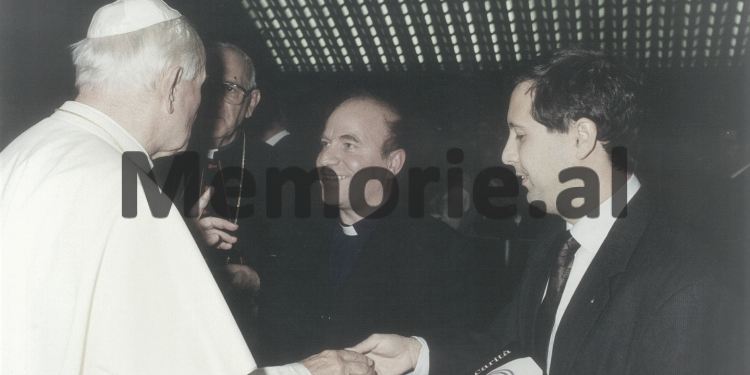 “Kur e shoqëroja Nënën Terezë në Oslo, ku ajo do merrte çmimin ‘Nobel’, atë e intervistuan dy gazetarë rusë, të cilët i thanë…”/ Dëshmia e rrallë e Dom Lush Gjergjit nga Kosova