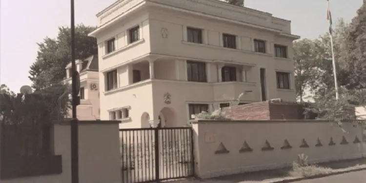 Shpërthimi i Ramiz Alisë: “Diplomatët tanë ushqehen dhe vishen keq, marrin para borxh, se që vitin e parë duan të blejnë frigoriferë, lavatriçe, televizorë dhe…”/ ‘Zullumet’ e diplomacisë shqiptare në ’76-ën